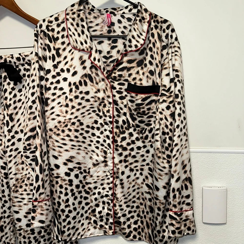 Cosmopolitan Leopard Cheetah Print Pajama Set XL Beige Black Red Women’s